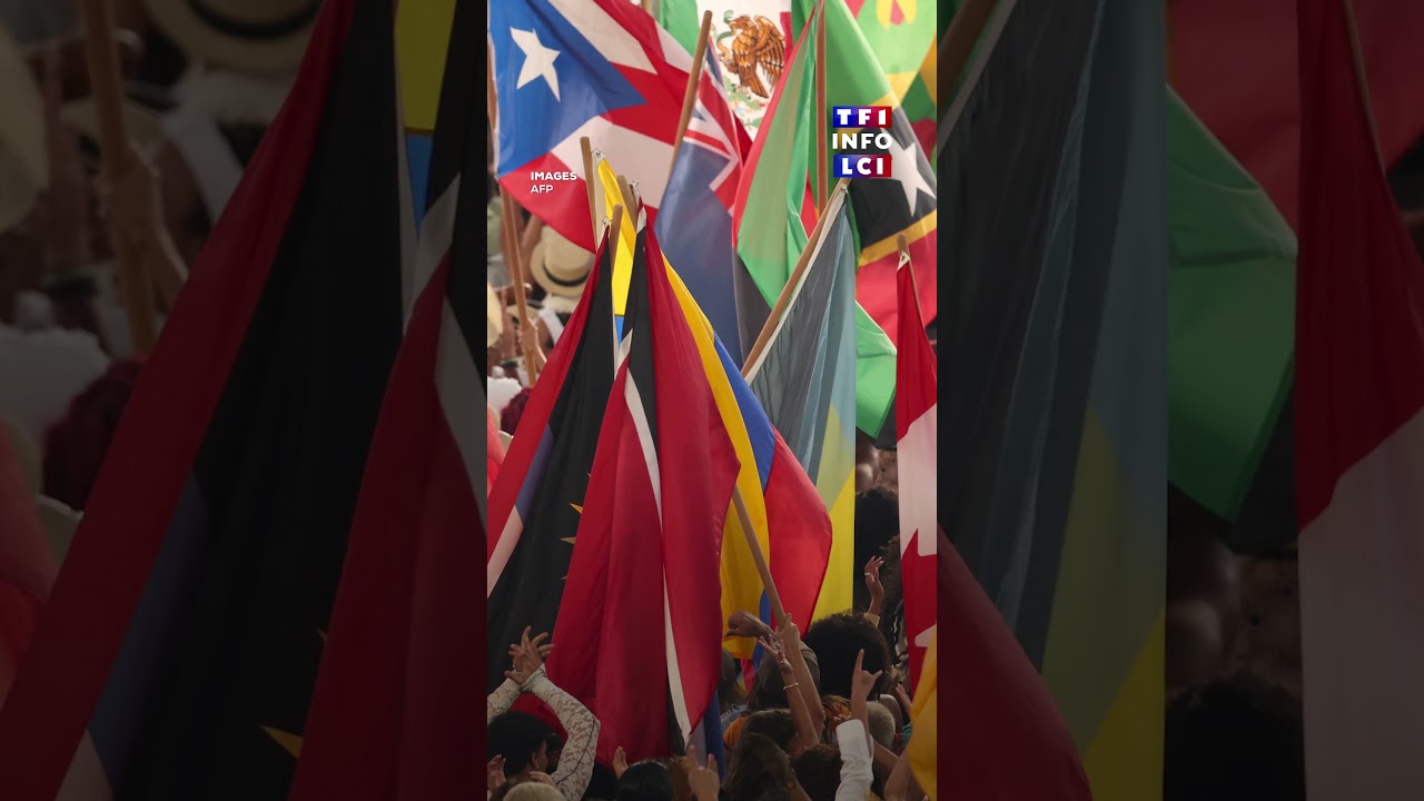 Au Super Bowl, Bad Bunny transforme son concert en appel à l'unité｜TF1 INFO