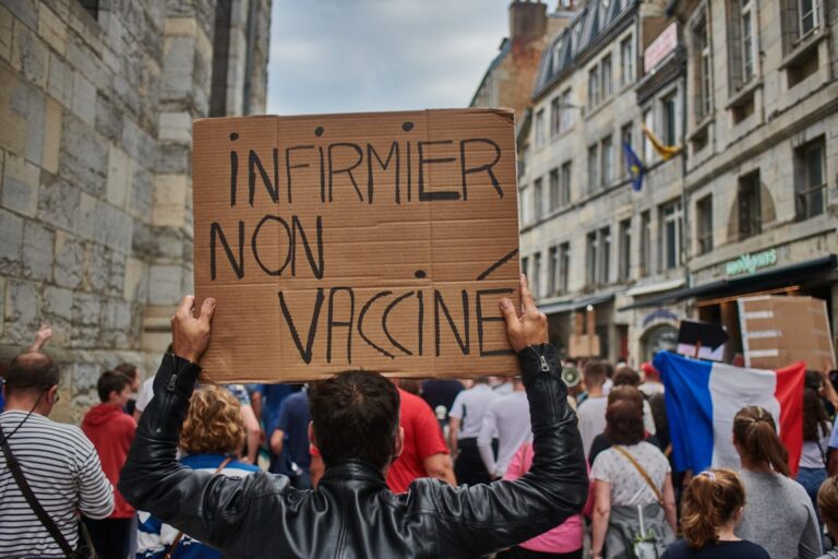 Comprendre les différences entre carcinome et mélanome pour mieux se protéger